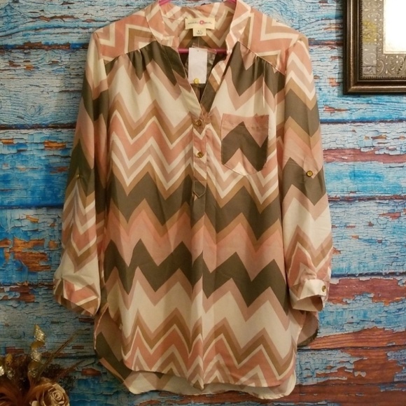 🆕️🏷Chevron Top - Picture 2 of 6
